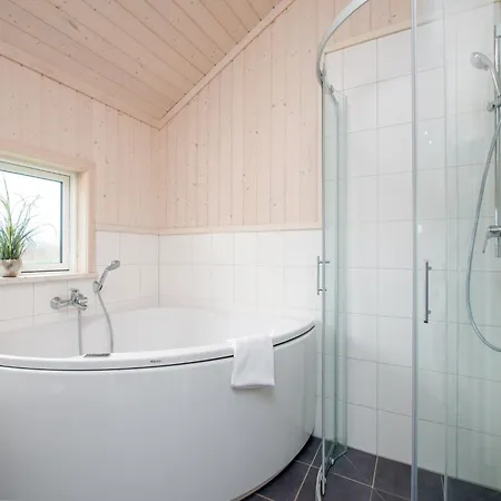 Nordischer Kuestenaufenthalt Mit Sauna