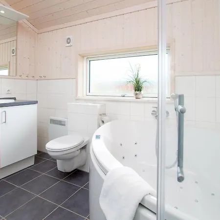 Nordischer Kuestenaufenthalt Mit Sauna بيت للعطل *